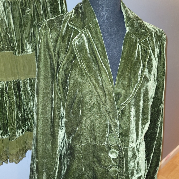 '90s Vintage Crushed Velvet Skirt & Blazer Set - Picture 2 of 11